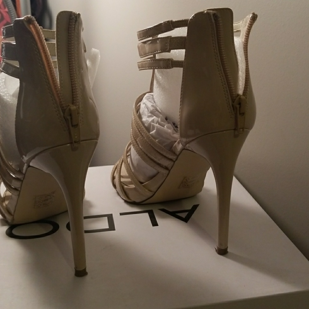 Shoes - Picture 3 of 4